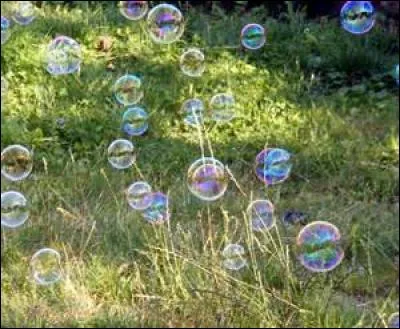 Comment peut être un amour qui parfume la place où s'installera ensuite l'amitié ?