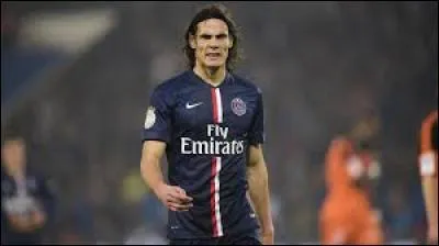 Attaquant uruguayen, Meilleur buteur en 2013 (29 buts) en Série A avec Naples. Il est...