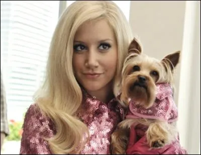 Quel est le prénom du chien de Sharpay ?