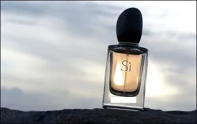 Quelle est la marque de ce parfum appelé "Sì" ?