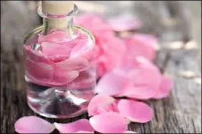 Que fait-on pour fabriquer de l'eau de rose ?