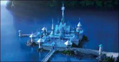 "Depuis de nombreuses années
Les portes se sont refermées sur toi
Tu tourne le dos au monde entier
En espérant vaincre le froid
Mais le destin n'est pas tracé
Tu peux encore trouver ta voie
Délivre-toi de ton effroi
Et réapprend le mot "aimer"

Qui vie recluse dans ce château ?