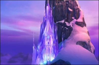 "Je t'ai créée par ma pensée
Ô jolie forteresse gelée
La glace qui coule au fond de moi
N'est en fait qu'une source de joie
Je dois sacrifier mon bonheur 
Afin de protéger ma sur
Mais ma vraie vie commence ici
Le froid éloigne tous mes soucis"

Qui est-ce qui chante ?