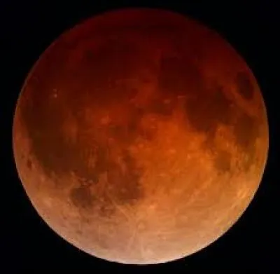 Lors d'une éclipse de Lune, les 3 astres sont alignés dans l'ordre...