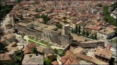 Cette ville est le si&egrave;ge d'un concile convoqu&eacute; par le pape Paul III pour arbitrer le conflit du r&eacute;formateur Luther avec la papaut&eacute;.