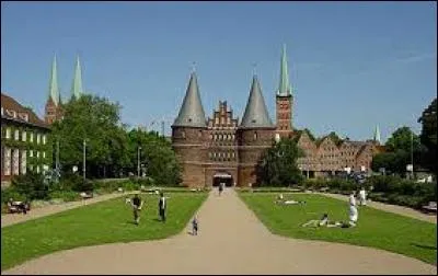 Cette ville portuaire de la mer Baltique &eacute;tait surnomm&eacute;e la "Reine de la Hanse". Elle r&eacute;gna sur le commerce europ&eacute;en pendant plusieurs si&egrave;cles.