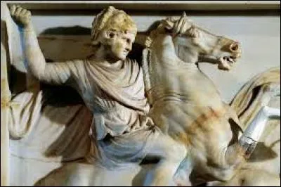 Ville de l'empire d'Alexandre le Grand, elle d&eacute;veloppa des relations commerciales importantes avec l'Egypte. Au d&eacute;but du XIVe si&egrave;cle, elle fut conquise par les Hospitaliers, qui y &eacute;tablirent des murailles colossales.