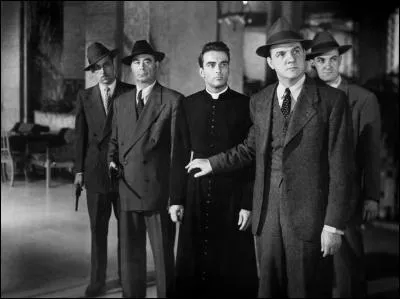 Film de 1952  : un sacristain d'une paroisse québécoise vient d'assassiner, revêtu d'une soutane, un riche avocat pour le voler. Il confesse son crime au curé de sa paroisse. L'inspecteur qui mène l'enquête va rapidement soupçonner le curé qui, ne pouvant trahir le secret de la confession, ne peut pas se disculper.