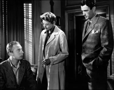 Film de 1945  : Constance, médecin dans un asile psychiatrique, tombe amoureuse du nouveau directeur. Elle s'aperçoit rapidement que l'homme qu'elle aime est un usurpateur. Ce dernier se révèle amnésique et de surcroît persuadé d'avoir tué l'ancien directeur de l'établissement. Constance va l'aider dans sa guérison et dans la recherche de la vérité sur le meurtre dont s'accuse l'homme qu'elle aime.