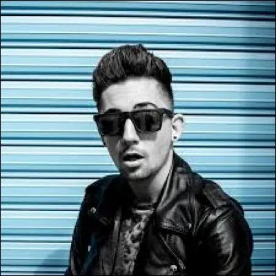 Comment s'appelle ce YouTubeur ?