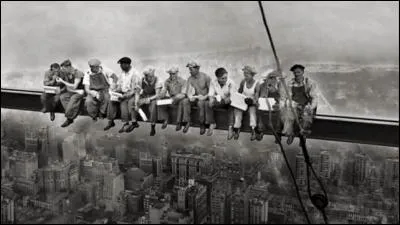 Cette célèbre photographie, prise à New York, est-elle un photo-montage ?