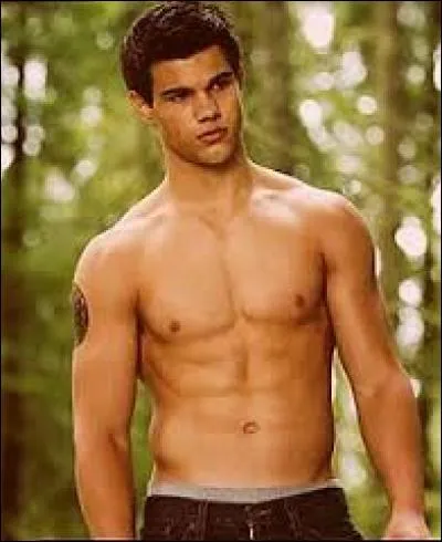 Jacob est tombé amoureux de Bella. Celui-ci a aussi un problème...