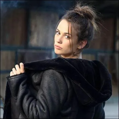 Dans la saison 1 et 2 de qui Clem est-elle amoureuse ?