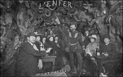 Donc vous pouviez, clients damnés, mijoter doucement sous les harangues et les lazzis des diables qui alimentaient le feu. Et si les musiciens ne jouaient pas bien, ils étaient menacés par les serveurs démons avec...