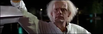 Quel est le deuxième prénom du docteur Emmett Brown qu'il incarne dans "Retour vers le futur" ?