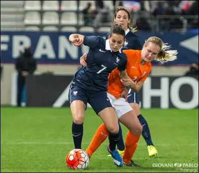 Qui est cette Bleue ?