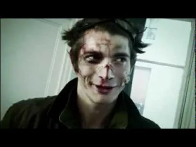 Pourquoi Raph se sauve-t-il et se cache-t-il du Visiteur ?