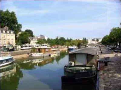 Quelle est cette rivière, qualifiée de "plus belle rivière de France" par François Ier, qui a été pendant ses siècles le seule voie de communication avec Nantes ?