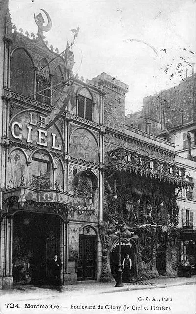 Cette carte postale nous indique la rue...et combien de personnages sont sur la photo ?