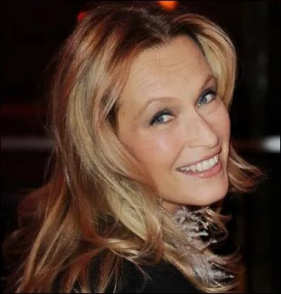 En 1992, quel top-model est mis en scène par la campagne de lancement d'Angel ?