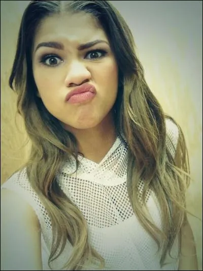 C'est une jeune espionne qui rencontre souvent des difficultés :