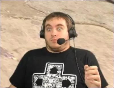 Que veut dire "SC2" dans son pseudo intégral ZeratoRSC2 ?