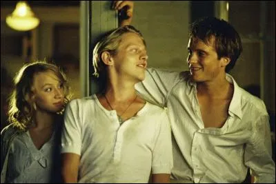 Dans "Parfum d'absinthe", comment se nomme la sur de Günther Scheller ?