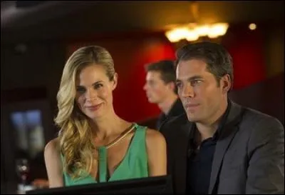 Le parfum de la vengeance - Au début de ce film, le personnage principal nommé Michael Miller, un ancien séducteur, mène une vie heureuse et paisible, il est le directeur d'un restaurant réputé, il habite dans une somptueuse maison avec sa femme et son fils adorable. Quel est le nom de la dangereuse femme fatale qui entrera dans sa vie pour tout détruire ?