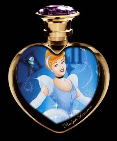 Personnellement, je n'avais pas le choix : je devais me parfumer avec de la cendre. Je ne pouvais pas sortir acheter du parfum normal. Du coup, je sens un peu la cigarette, car c'était de la cendre sortant de la cigarette (un peu étrange) de Lady Trémaine. Une cigarette peut-elle contenir du cannabis ?