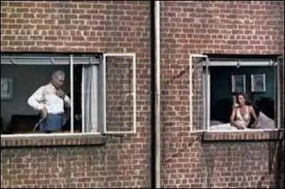 Le méchant a tué sa femme et le chien des voisins.