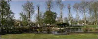 Grâce à sa forêt giboyeuse, c'est un haut lieu de la chasse solognote, qui accueille les Championnats de France d'équitation (poneys).