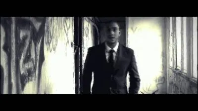 Une petite chanson pour les plus jeunes d'entre nous. Shen-Dy chante "La maladie". Complétez ces paroles : "La maladie/ Tu sais, ce que tu as quand tu es né/ Ou bien que tu choppes..."