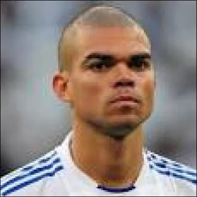 Lui, il joue au Real Madrid. Et qui est-il ?