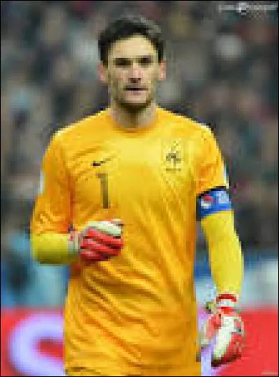 Où joue Hugo Lloris ?