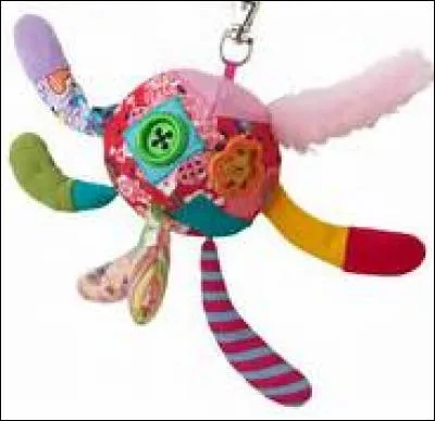 Comment s'appelle le doudou que Kumiko à cousu de ses mains ?