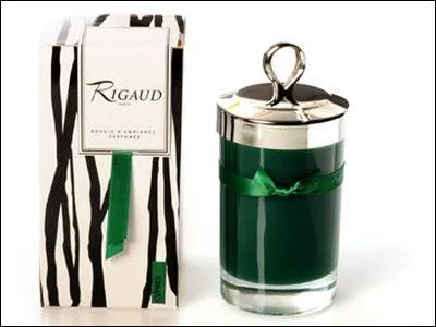 La maison de parfum française "Rigaud" a été fondée à Paris, en 1852.