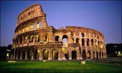 Ancien amphithéâtre romain, il abritait des combats de gladiateurs mais aussi des batailles navales, c'est...