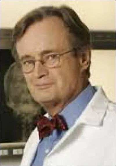 Quel est le nom de l'assistant(e) du "Dr. Mallard" à partir de la saison 2 ?