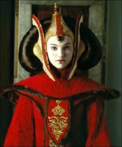 Comment se nomme la reine de Naboo ?