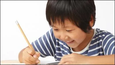 Eugène, lui, préfère passer la récréation en révisant ses _____ d'histoire. Il adore cette matière !