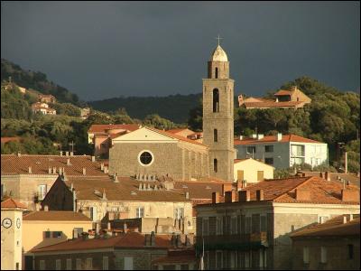 Quelle ville portuaire de la Corse-du-Sud doit son développement à la construction de la route reliant Ajaccio à Bonifacio au XIXe siècle ?