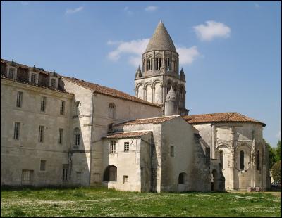 Un centre européen de recherche et de pratique musicales est implanté au cœur de l'abbaye aux Dames dans cette ville de Charente-Maritime qui est...