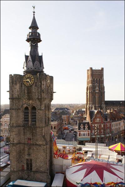 Le beffroi de "la cité de Buridan" a été classé au patrimoine mondial de l'UNESCO en 2005, au sein de la liste des "beffrois de Belgique et de France". Dans quelle ville du Pas-de-Calais le verrez-vous ?