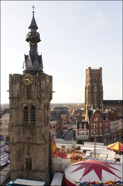 Le beffroi de "la cité de Buridan" a été classé au patrimoine mondial de l'UNESCO en 2005, au sein de la liste des "beffrois de Belgique et de France". Dans quelle ville du Pas-de-Calais le verrez-vous ?