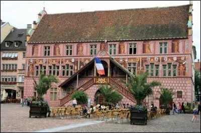 Visitez la "Cité de l'automobile", la "Cité du train", dans la "capitale européenne des musées techniques" qui est aussi la ville natale d'Alfred Dreyfus, officier français dont "l'Affaire" a divisé la France. Quelle est cette ville du Haut-Rhin ?