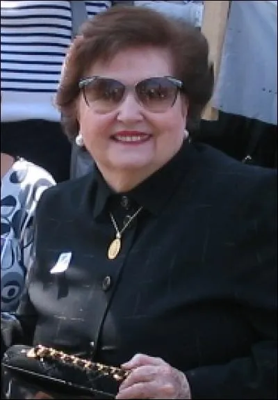 Née María Lucía Hiriart Rodríguez, elle fut "Première Dame" de son pays entre 1973 (date du coup d'État) et 1990 : de quel pays et qui était son sombre héros ?