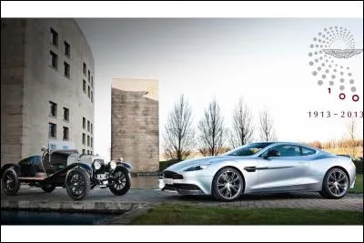 Quelle marque la première Aston est-elle destinée à concurrencer ?