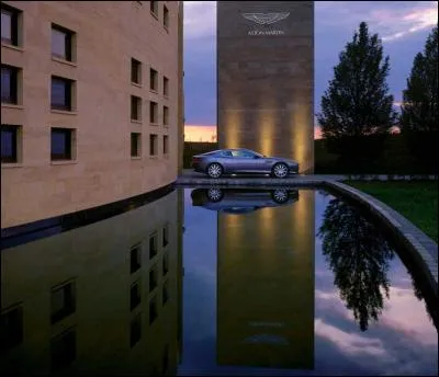 Où se trouvent l'usine et le siège social ?