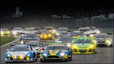 Quel pilote n'a pas piloté d'Aston Martin en course ?