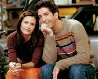 Comment s'appelait la grand-mère morte de Ross et Monica ?